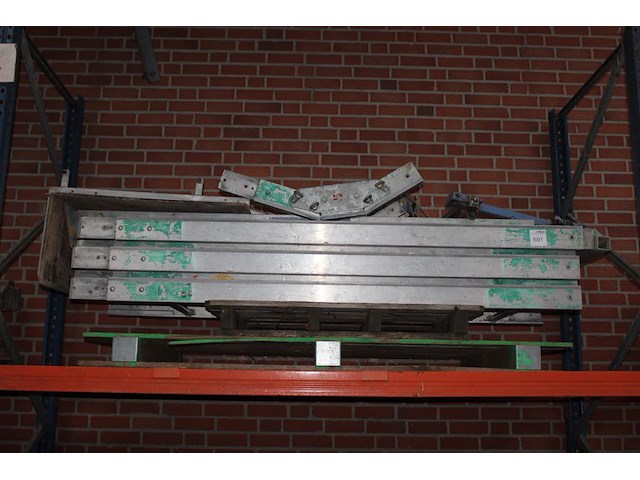 Pannenlift geda fixlift 150 met 6 delen van 2 meter, besturingskast en pannenwagen. - afbeelding 1 van  6