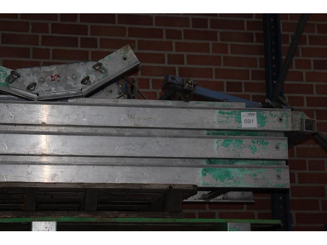 Pannenlift geda fixlift 150 met 6 delen van 2 meter, besturingskast en pannenwagen. - afbeelding 2 van  6