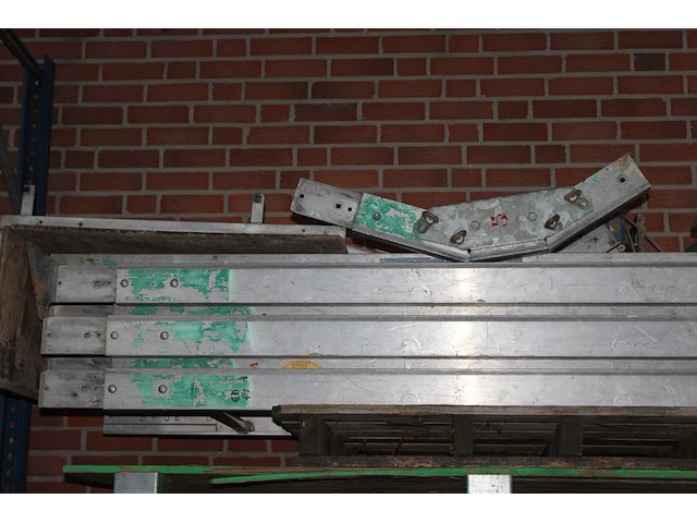 Pannenlift geda fixlift 150 met 6 delen van 2 meter, besturingskast en pannenwagen. - afbeelding 3 van  6