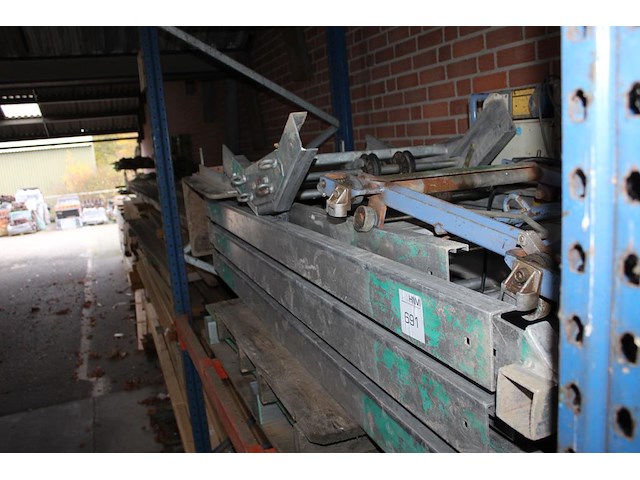 Pannenlift geda fixlift 150 met 6 delen van 2 meter, besturingskast en pannenwagen. - afbeelding 6 van  6