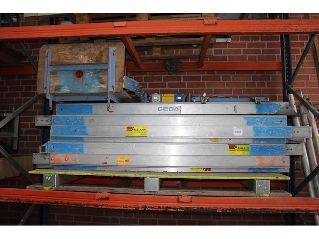 Pannenlift geda fixlift 250 met 7 delen van 2 meter, besturingskast en pannenwagen. - afbeelding 1 van  4