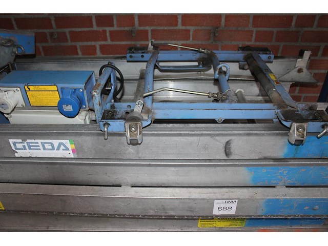 Pannenlift geda fixlift 250 met 7 delen van 2 meter, besturingskast en pannenwagen. - afbeelding 3 van  4