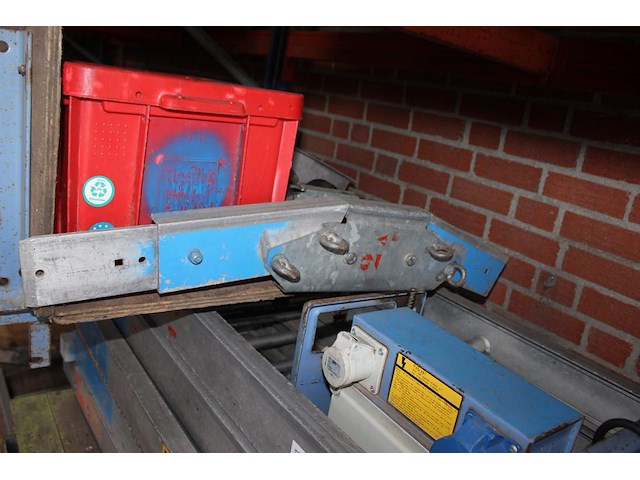 Pannenlift geda fixlift 250 met 7 delen van 2 meter, besturingskast en pannenwagen. - afbeelding 4 van  4