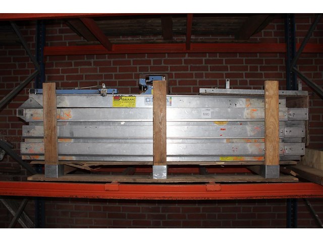 Pannenlift geda fixlift 250 met 7 delen van 2 meter, besturingskast en pannenwagen. - afbeelding 1 van  3