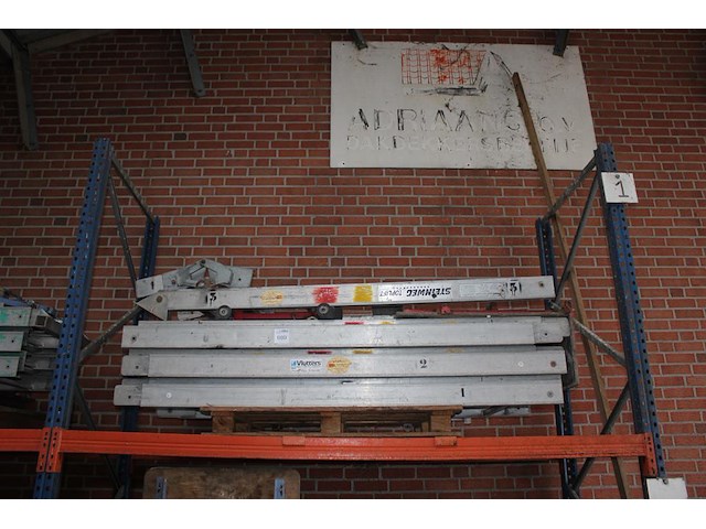 Pannenlift steinweg toplift met 7 delen van 2 meter en pannenwagen. stroomkast ontbreekt. - afbeelding 1 van  5