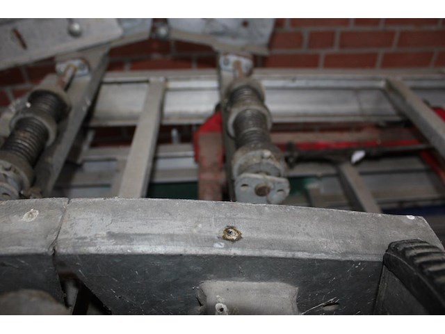 Pannenlift steinweg toplift met 7 delen van 2 meter en pannenwagen. stroomkast ontbreekt. - afbeelding 4 van  5