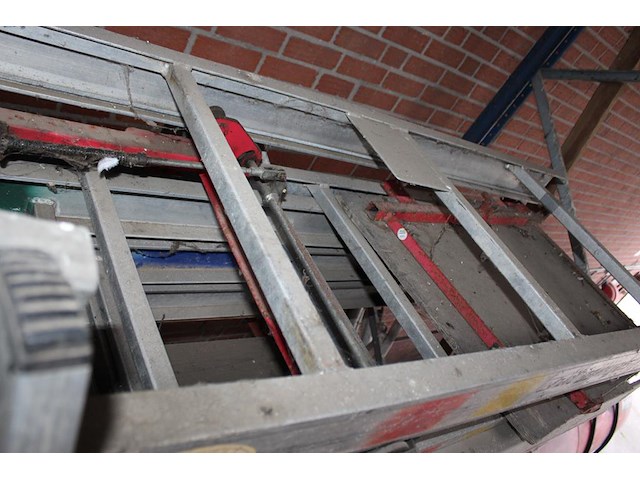 Pannenlift steinweg toplift met 7 delen van 2 meter en pannenwagen. stroomkast ontbreekt. - afbeelding 5 van  5