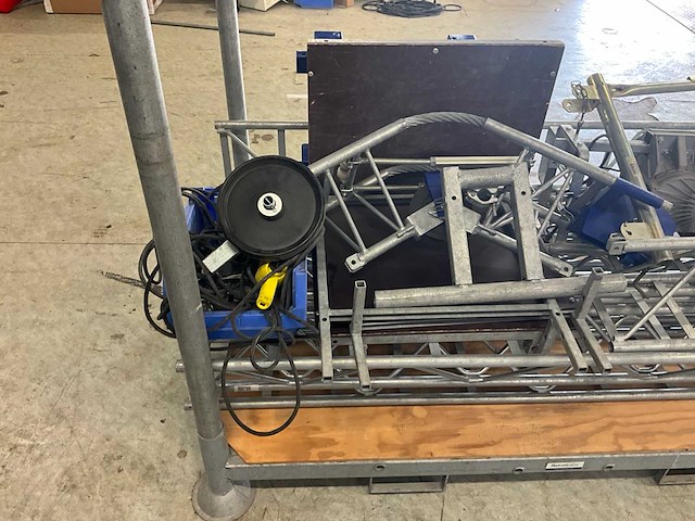 Pannenlift voor dakwerken apache 5 - afbeelding 10 van  15