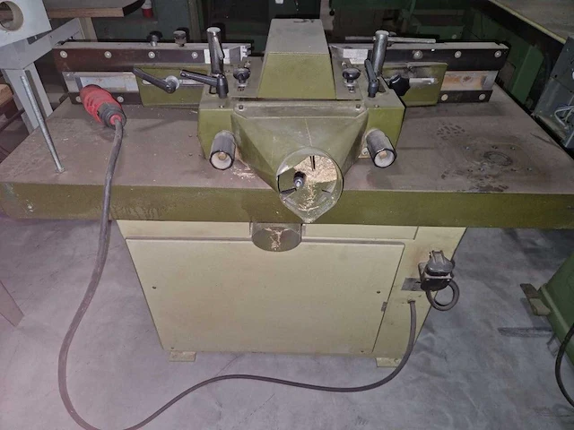 Paolini - 1992 - t140 - tafel- en spilfreesmachine - afbeelding 8 van  8