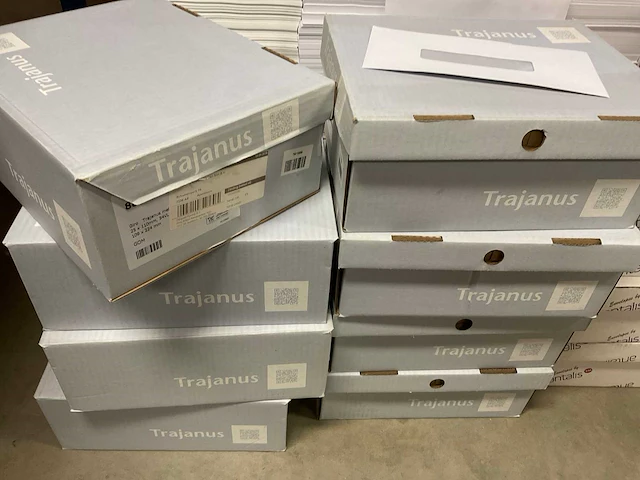 Papier, dozen, enveloppen en etiketten - afbeelding 3 van  14