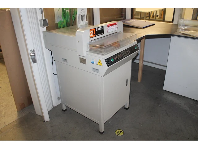 Papiersnijmachine boway 450 t3 precision cutting machine. - afbeelding 1 van  4