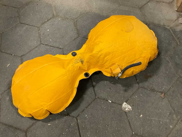 Parachutist life preserver (277x) - afbeelding 1 van  5