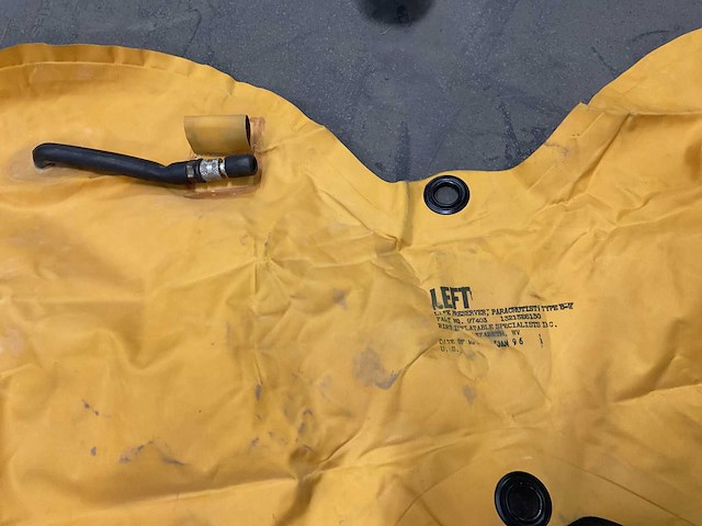 Parachutist life preserver (277x) - afbeelding 3 van  5