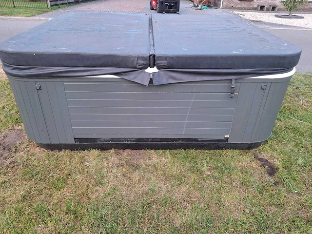 Paragon spa 8 persoons amerikaans jacuzzi en buitenspa - afbeelding 4 van  28