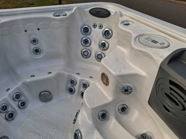 Paragon spa 8 persoons amerikaans jacuzzi en buitenspa - afbeelding 10 van  28