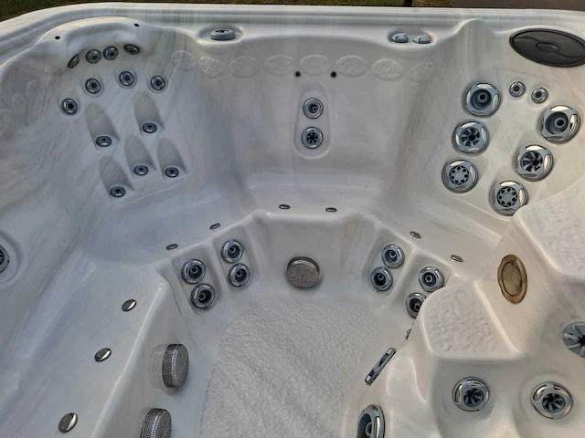 Paragon spa 8 persoons amerikaans jacuzzi en buitenspa - afbeelding 11 van  28