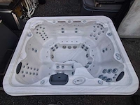 Paragon spa 8 persoons amerikaans jacuzzi en buitenspa - afbeelding 1 van  28