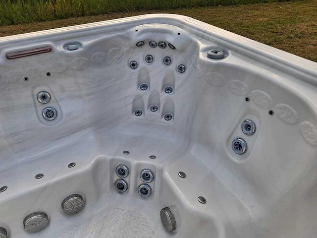 Paragon spa 8 persoons amerikaans jacuzzi en buitenspa - afbeelding 14 van  28