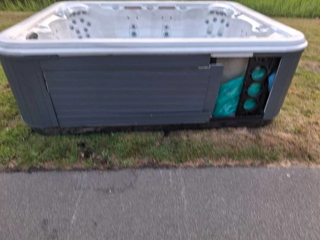 Paragon spa 8 persoons amerikaans jacuzzi en buitenspa - afbeelding 17 van  28
