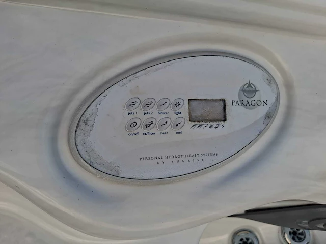 Paragon spa 8 persoons amerikaans jacuzzi en buitenspa - afbeelding 18 van  28