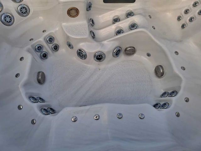 Paragon spa 8 persoons amerikaans jacuzzi en buitenspa - afbeelding 19 van  28
