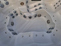 Paragon spa 8 persoons amerikaans jacuzzi en buitenspa - afbeelding 19 van  28