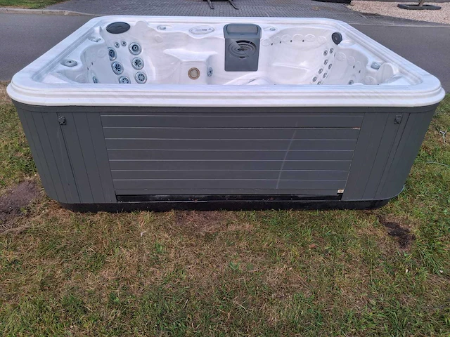 Paragon spa 8 persoons amerikaans jacuzzi en buitenspa - afbeelding 25 van  28
