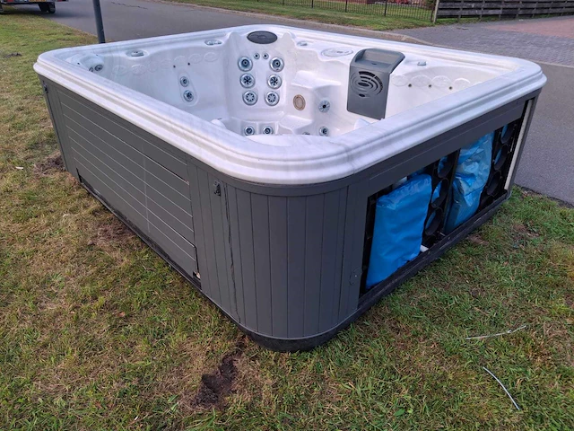 Paragon spa 8 persoons amerikaans jacuzzi en buitenspa - afbeelding 26 van  28