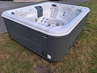 Paragon spa 8 persoons amerikaans jacuzzi en buitenspa - afbeelding 27 van  28