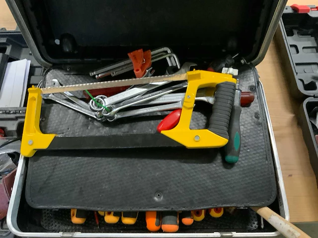 Parat gereedschapskoffer en multitool - afbeelding 2 van  4