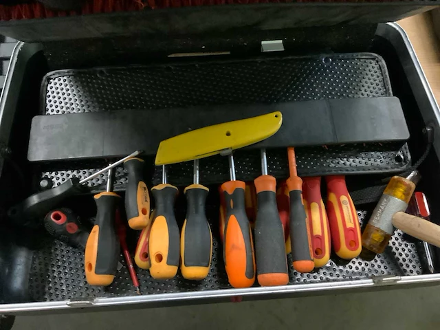 Parat gereedschapskoffer en multitool - afbeelding 3 van  4