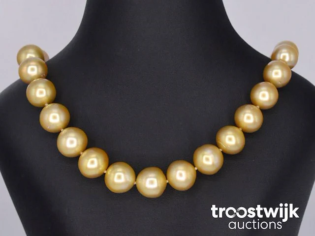 Parel choker met gouden zuid-zee parels - afbeelding 1 van  6