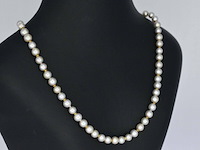 Parel snoer met gouden sluiting - afbeelding 5 van  10