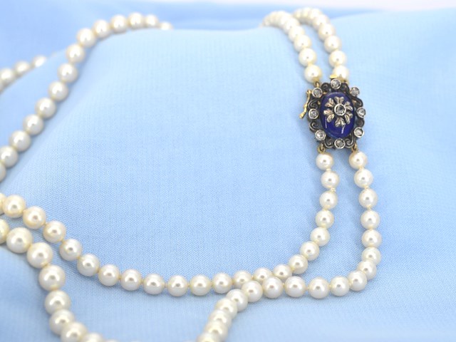 Parelketting met antieke sluiting - afbeelding 2 van  7