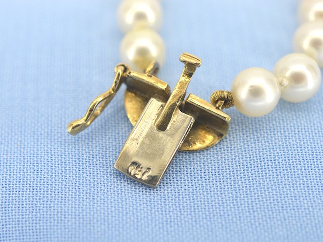 Parelketting met antieke sluiting - afbeelding 6 van  7