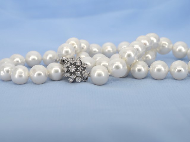 Parelketting met diamanten sluiting - afbeelding 1 van  8