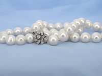 Parelketting met diamanten sluiting - afbeelding 1 van  8