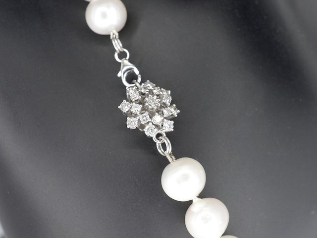 Parelketting met diamanten sluiting - afbeelding 4 van  8