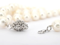 Parelketting met diamanten sluiting - afbeelding 7 van  8