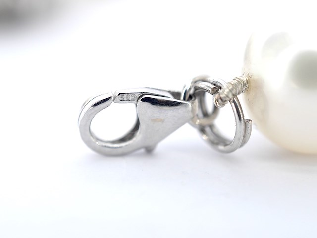 Parelketting met diamanten sluiting - afbeelding 8 van  8