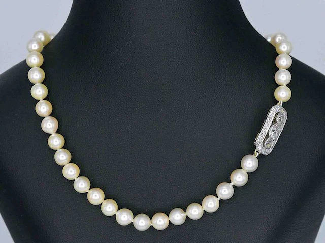 Parelsnoer met diamanten art deco sluiting - afbeelding 1 van  9