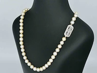 Parelsnoer met diamanten art deco sluiting - afbeelding 3 van  9