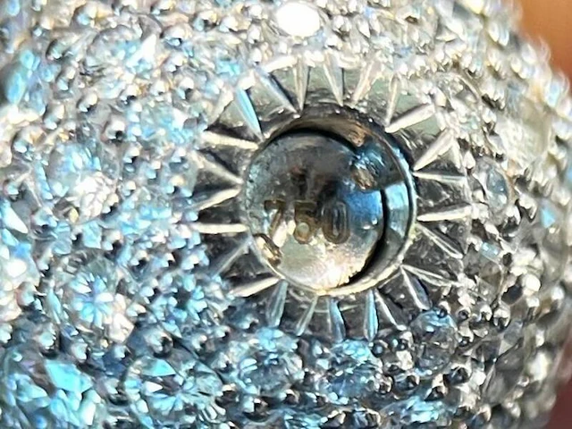 Parelsnoer met een gouden sluiting en diamanten - afbeelding 6 van  8
