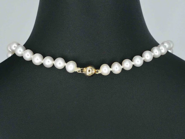 Parelsnoer met gouden sluiting met diamant - afbeelding 7 van  11