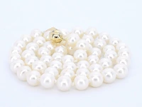 Parelsnoer met gouden sluiting met diamant - afbeelding 8 van  11