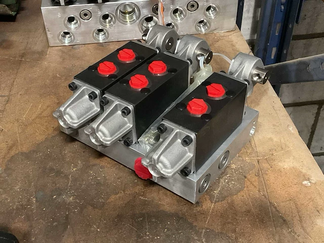 Parker 2ct399 hydraulische regelventielen - afbeelding 2 van  6