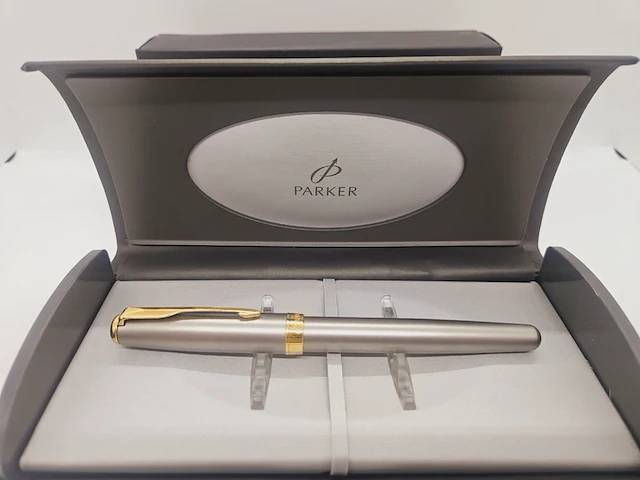 Parker sonnet 18kt gp two tone vulpen - inclusief doos - afbeelding 2 van  6