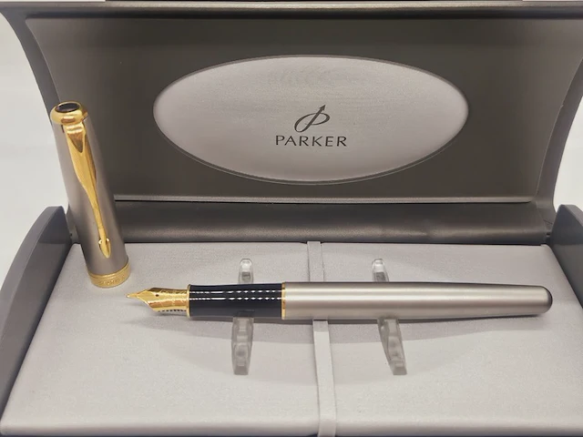Parker sonnet 18kt gp two tone vulpen - inclusief doos - afbeelding 3 van  6