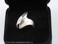Particuliere kostbaarheid zilveren ring - afbeelding 2 van  5