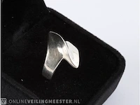 Particuliere kostbaarheid zilveren ring - afbeelding 3 van  5